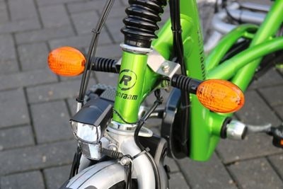 Sichtbar auf ihrem fahrrad mit einem blinker Van Raam