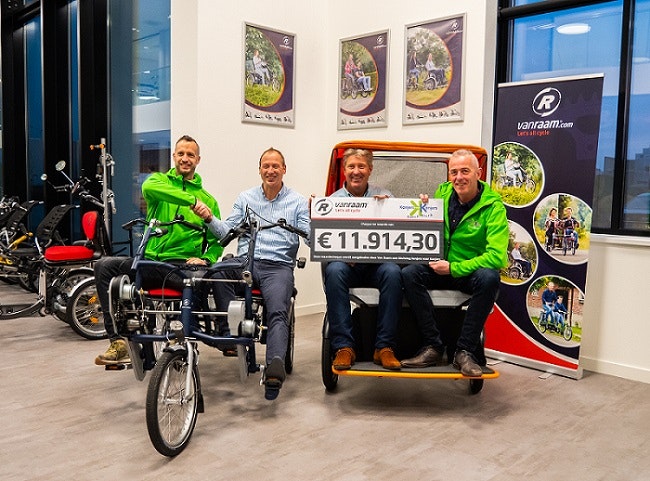 Van Raam donates cheque to the Kanjers voor Kanjers foundation