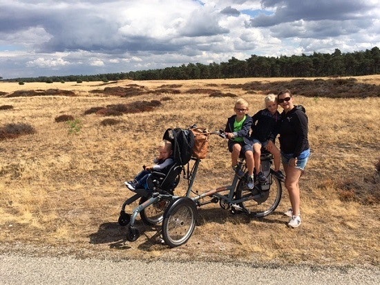 nationaal park de hoge veluwe mit rollstuhlfahrrad opair von familie klomp