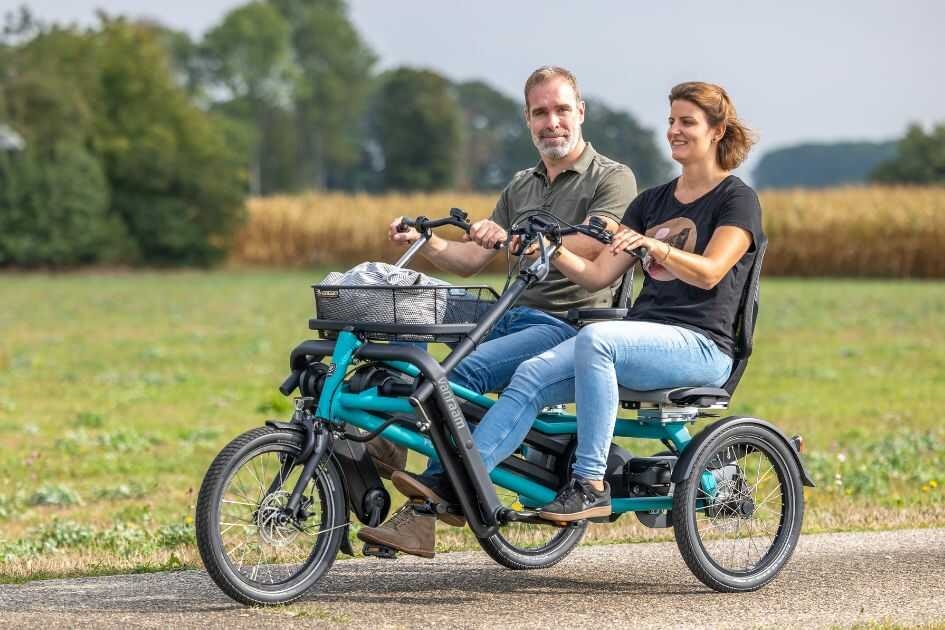 What is a side by side tandem bike?