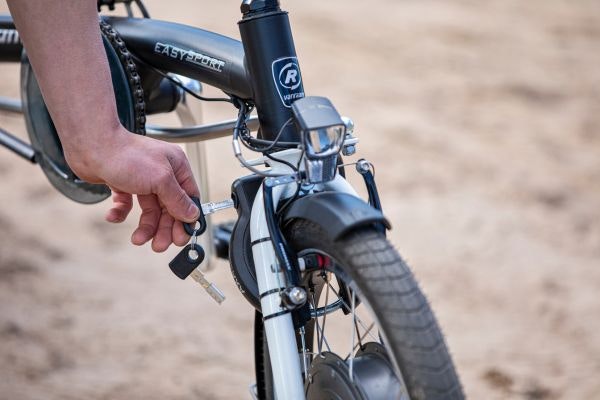 Tricycle Easy Sport avec antivol utilisable d'une seule main de Van Raam