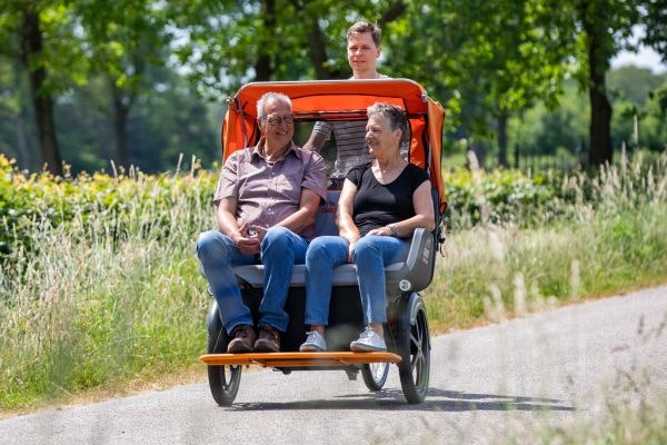 Opvouwbare huif mogelijkheid voor Van Raam Chat riksja fiets