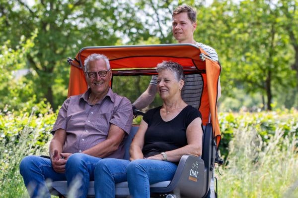 Chat vélo pousse-pousse de Van Raam avec option capote