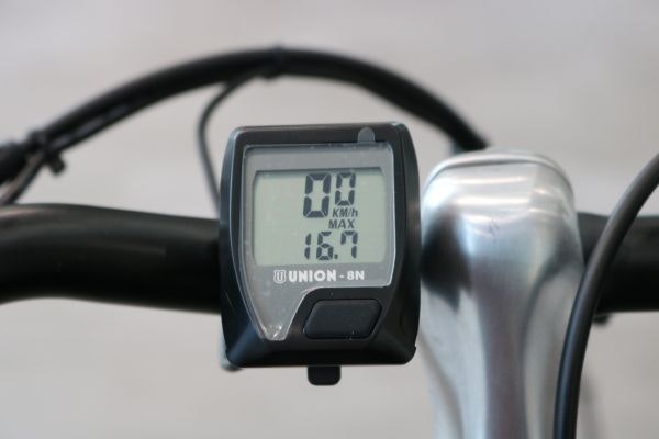 Bike accessory with speedometer function by Van Raam