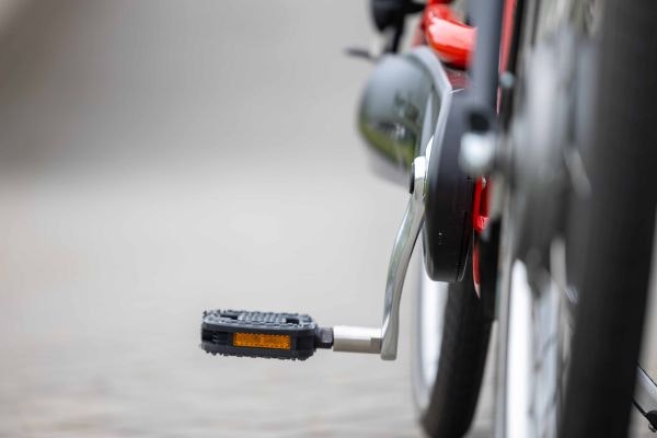 Low-Entry Balance Bike with 4 cm Pedal Extenders