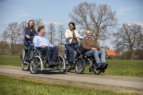 Vélos pour fauteuil roulant Van Raam pour faire du vélo après un AVC
