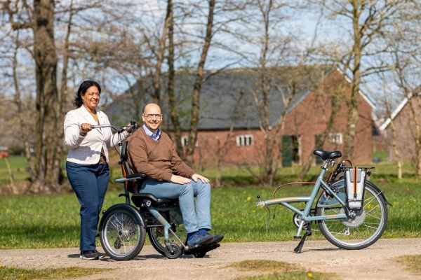 Das Rollstuhlfahrrad OPair Van Raam geteilt