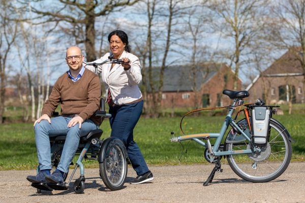 Partager le fauteuil roulant du velo en fauteuil roulant OPair