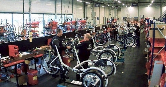 Video Van Raam VeloPlus wheelchair bike assembly line