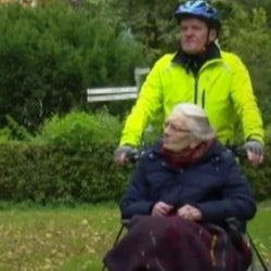 Customer experience wheelchair bike Van Raam VeloPlus Margret Bussen
