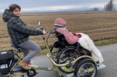 Kundenerfahrung mit VeloPlus Elektro-Rollstuhlfahrrad Angelica Malinverni