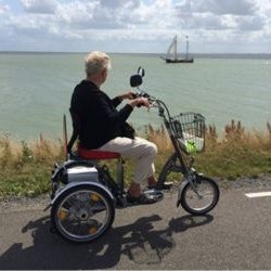 Gebruikerservaring scootmobielfiets Easy Go - Thea Bockting Gebruikerservaring scootmobielfiets Easy Go - Thea Bockting