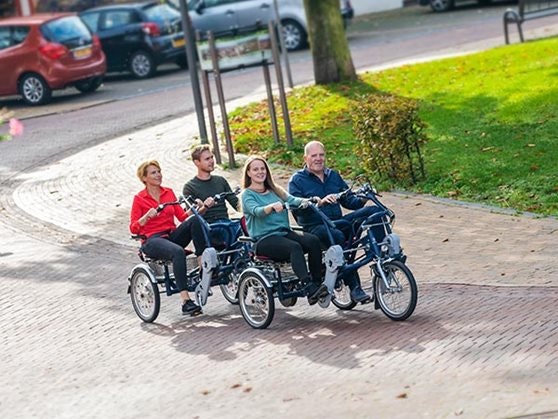 Duofietsaanhanger FunTrain geschikt voor zorgorganisatie en fietsen met meerdere clienten