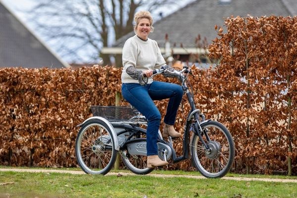 When to choose a tricycle instead of a bike with two wheels - Van Raam Maxi Comfort low step through tricycle