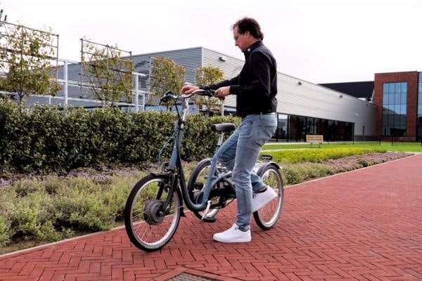 hoe gemakkelijk op een traditionele driewieler stappen van raam