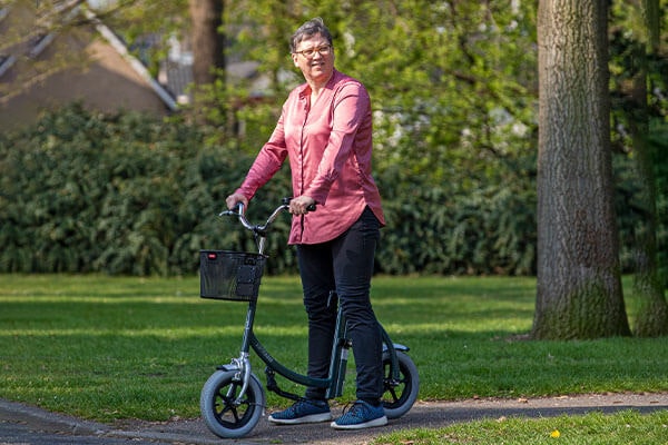 Tipps fuer das Laufen mit der Van Raam City Laufhilfe Fahrradkorb