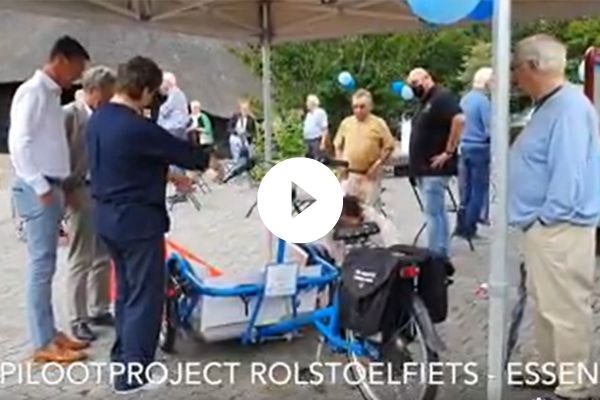 fietsdeelsysteem in essen met van raam veloplus rolstoelfiets