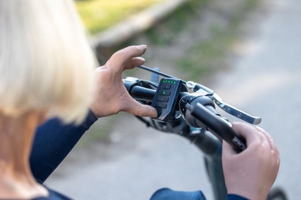 fietsen met prothese driewielfiets van raam suze korver