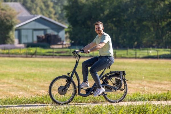 Faire du vélo après un AVC sur le vélo à cadre abaissé Balance de Van Raam