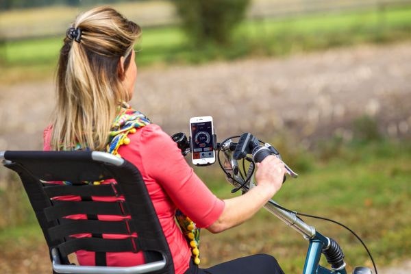Fietsen met Van Raam trapondersteuning en met E-Bike app op aangepaste fiets