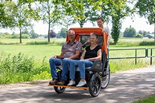 Van Raam Chat als fahrradtaxi fuer aeltere Menschen