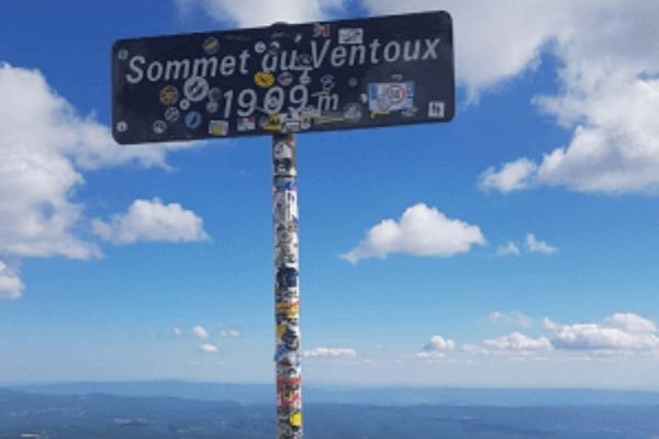 Top van de Mont Ventoux foto van Google Maps