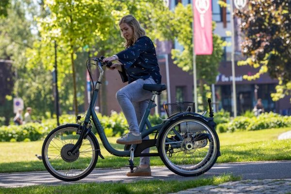 Unique riding characteristics Van Raam Maxi tricycle - easy to get on