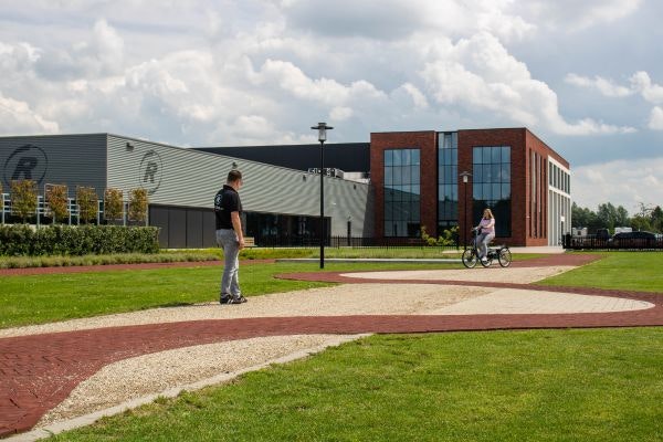 Proefrit maken met de Midi driewieler bij Van Raam