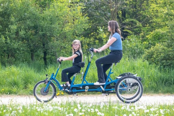 Unieke rij-eigenschappen van de Kivo Plus Van Raam tandem met 3 wielen