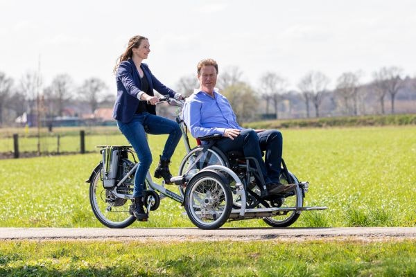 Le Van Raam velo de transport de fauteuils roulants VeloPlus presente des caracteristiques de conduite uniques