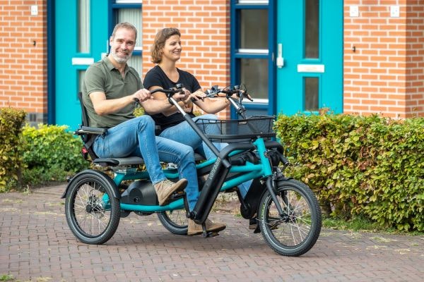 cycling together on duobike fun2go with dementia van raam
