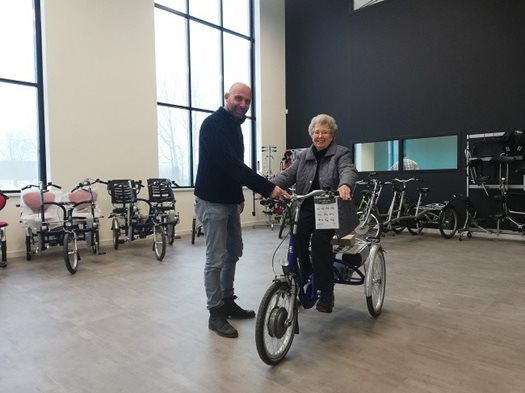 Eerste passing Van Raam fies aan de Guldenweg 23