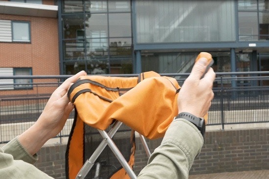 verdeck zusammen druecken van raam rikscha fahrrad