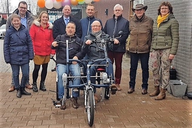 Adult day centre receives a side-by-side tandem after donations