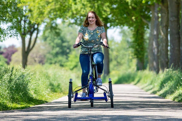 Caractéristiques de conduite d'un vélo avec deux roues avant Viktor et Viktoria