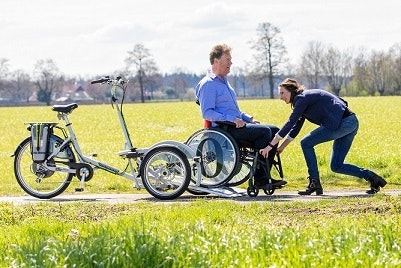 Haufig gestellte Fragen zu veloplus Rollstuhlfahrradf von Van Raam Wie wird der Rollstuhl auf d