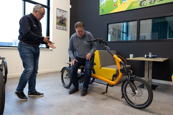 eerste passing Van Raam fiets aan de Guldenweg 23