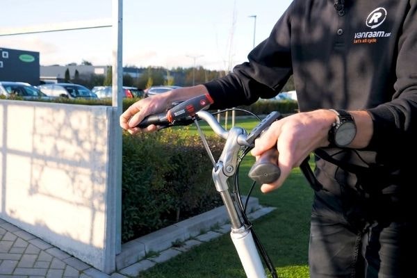 Van Raam Richtige Haltung auf dem Balance Tiefeinsteiger Fahrrad Hohe der Lenkers einstelle