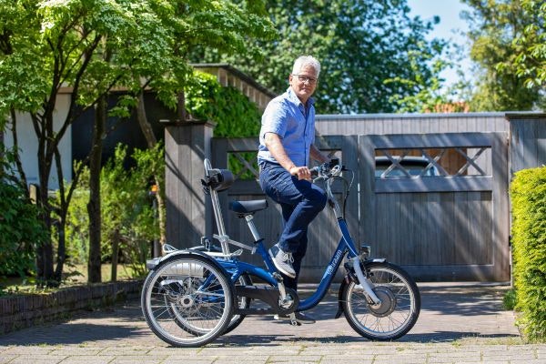 Opstappen traditionele driewielfiets Midi Van Raam