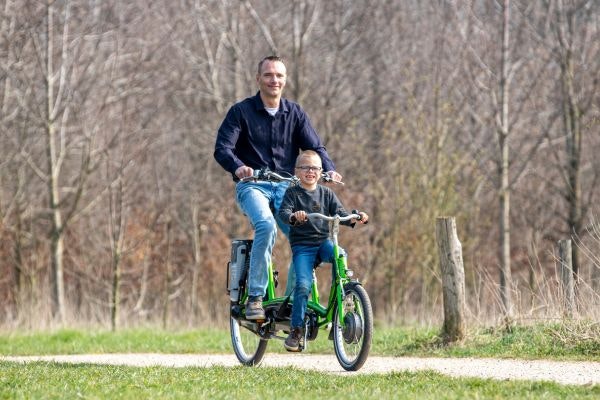 le tandem parent enfant kivo est equipe d une roue libre commutable