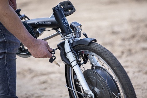 single handed lock for cycling with 1 hand or arm