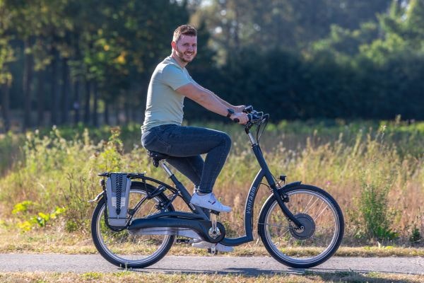 Balance low entry bicycle cycling with one arm or hand Van Raam