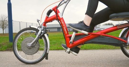 achteruit fietsen met trapondersteung op een aangepaste fiets