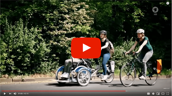 kristina vogel auf rollstuhltransportfahrrad veloplus van raam