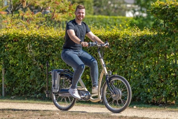 Balance Fahrrad Tiefeinstieg Van Raam 2 Fuesse auf dem boden