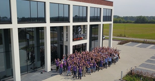 Group picture Van Raam employees bike factory