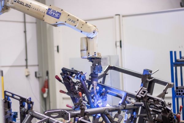Van Raam productie aangepaste fietsen lasrobot