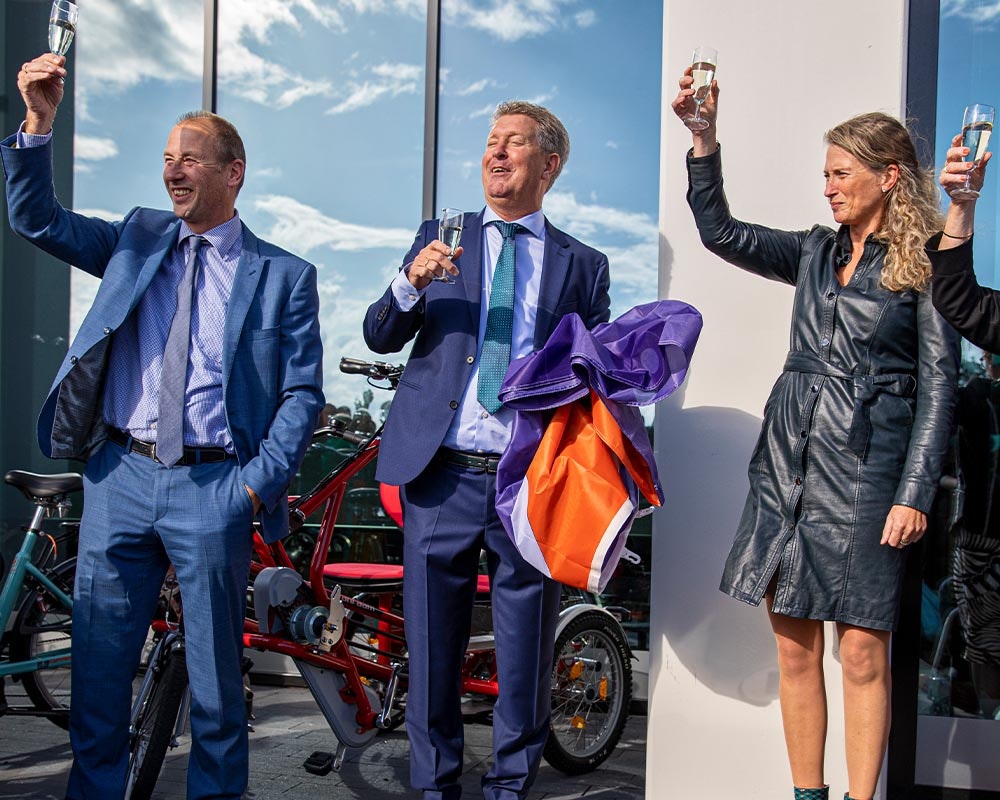 feestelijke opening nieuwe fietsfabriek van raam