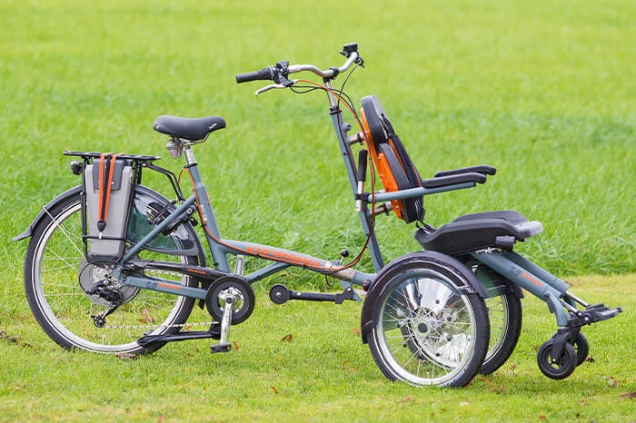 rolstoelfiets opair elektrisch van raam