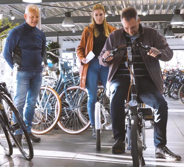 Van Raam aangepaste fiets bij dealer